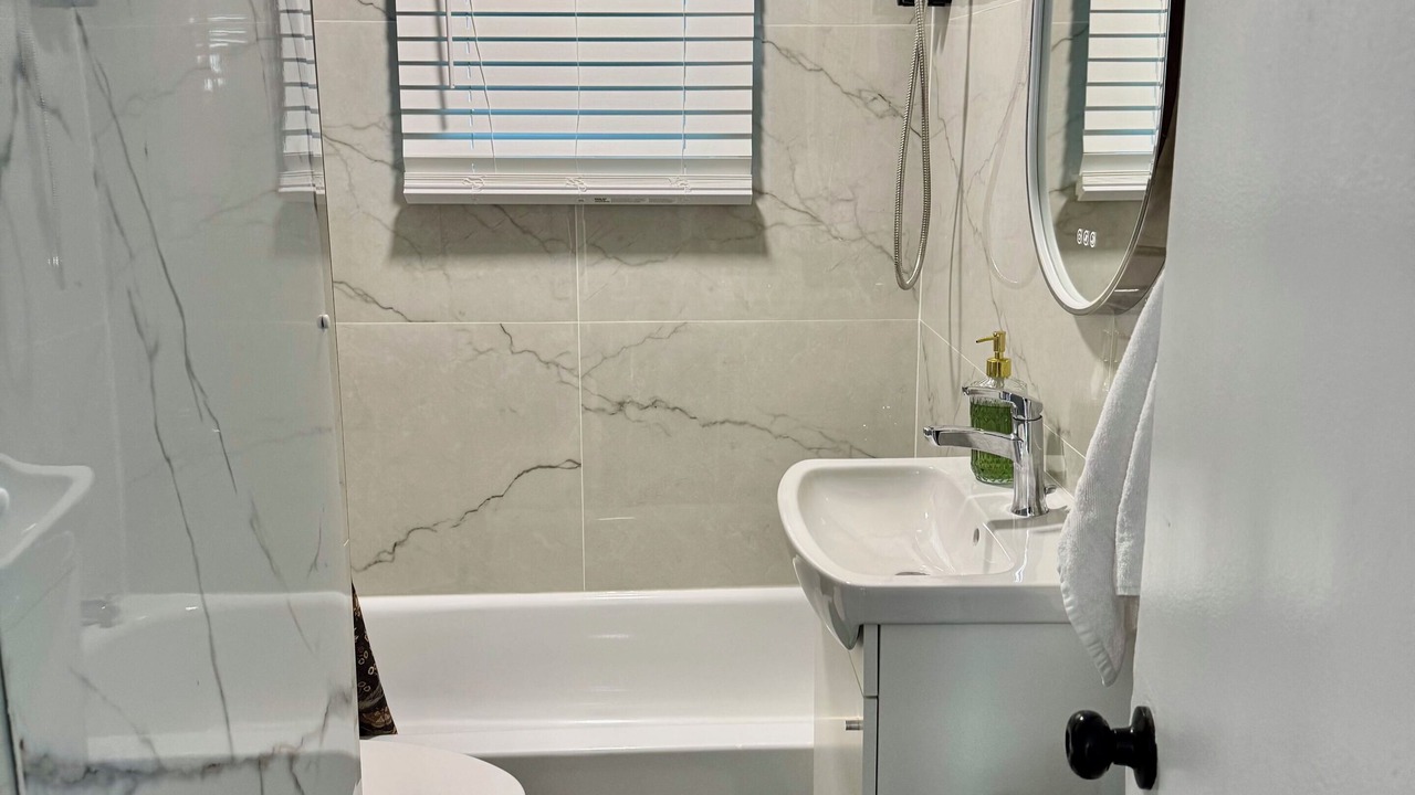 Photo of Bathroom in Longueuil