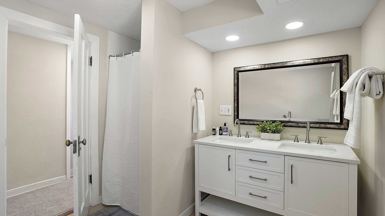 Photo of Bathroom in Mound