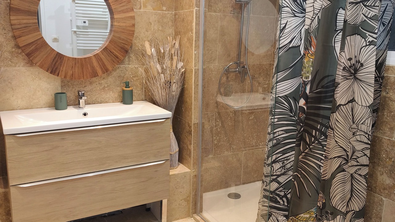 Photo of Bathroom in Aramon