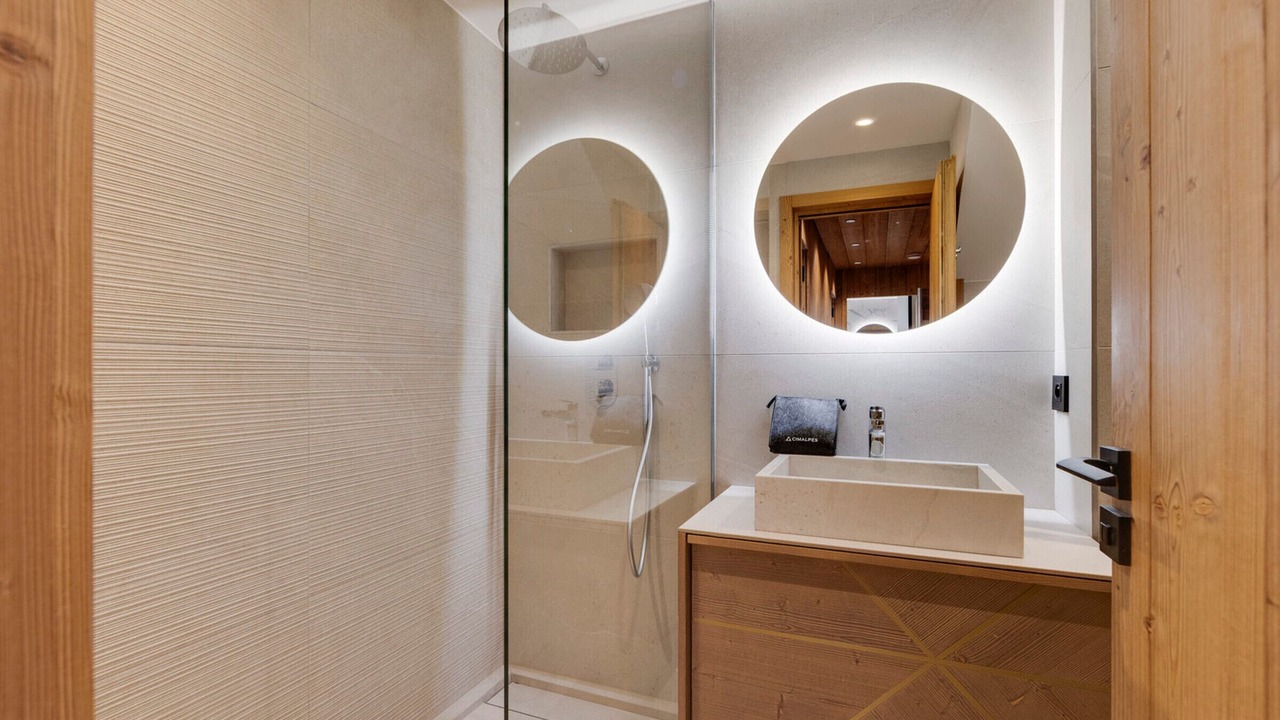 Photo of Bathroom in Arc-1800