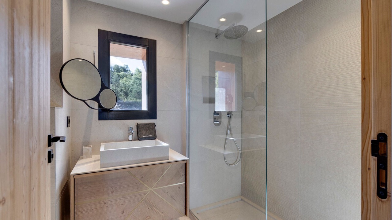 Photo of Bathroom in Arc-1800