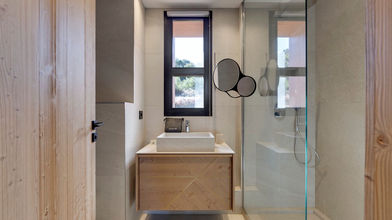 Photo of Bathroom in Arc-1800