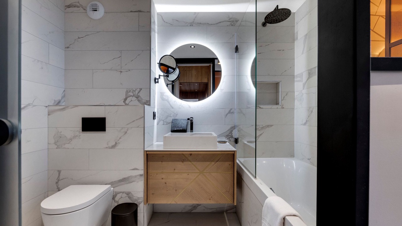 Photo of Bathroom in Arc-1800