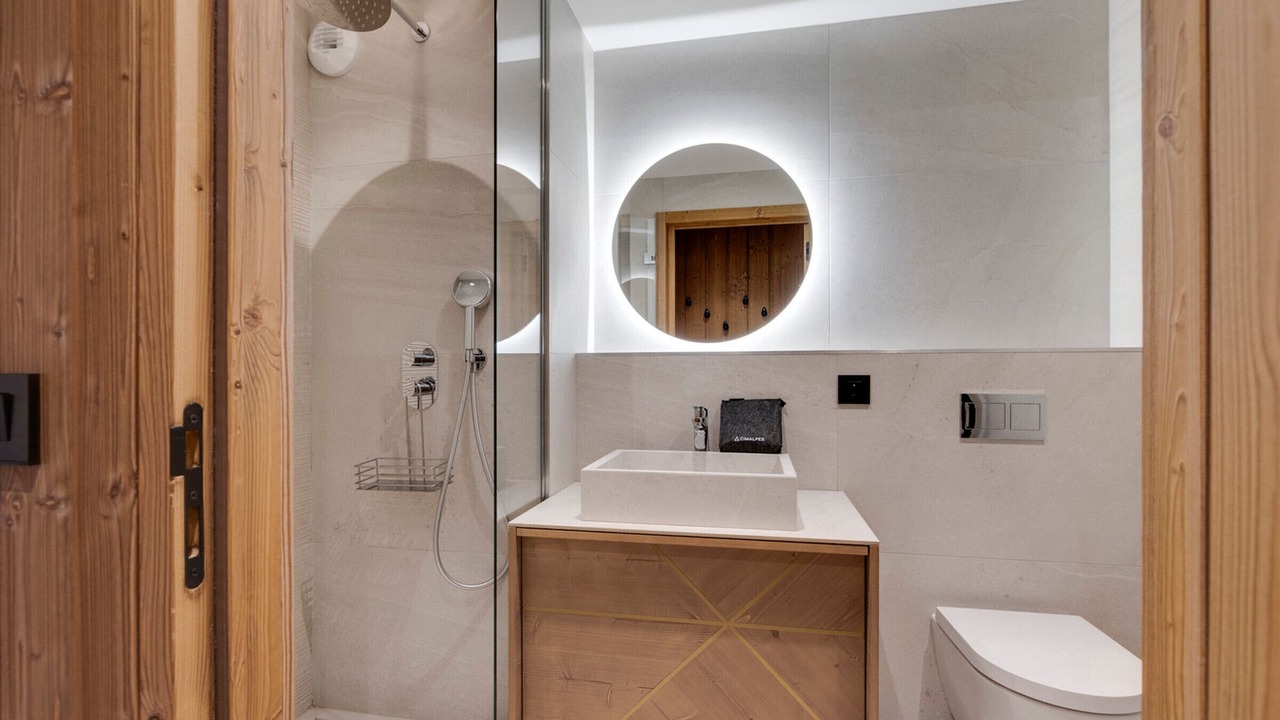 Photo of Bathroom in Arc-1800