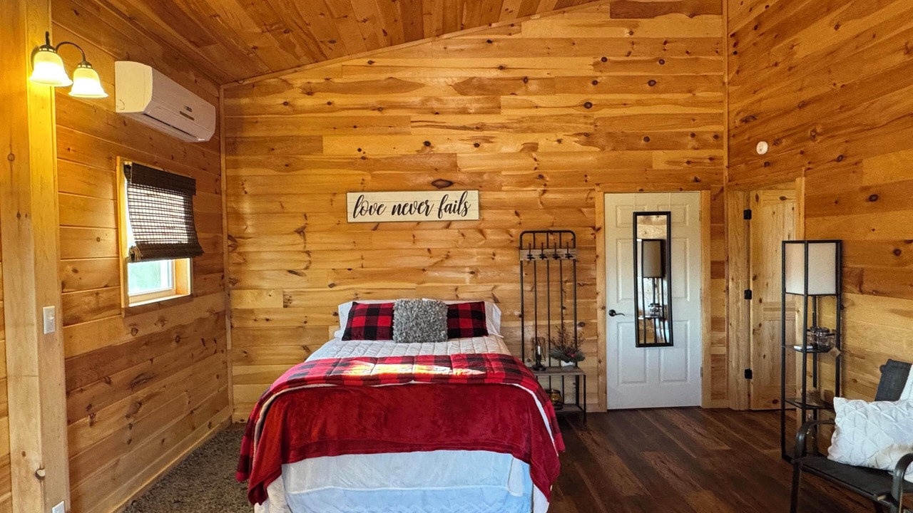 Photo of Bedroom in Pineville