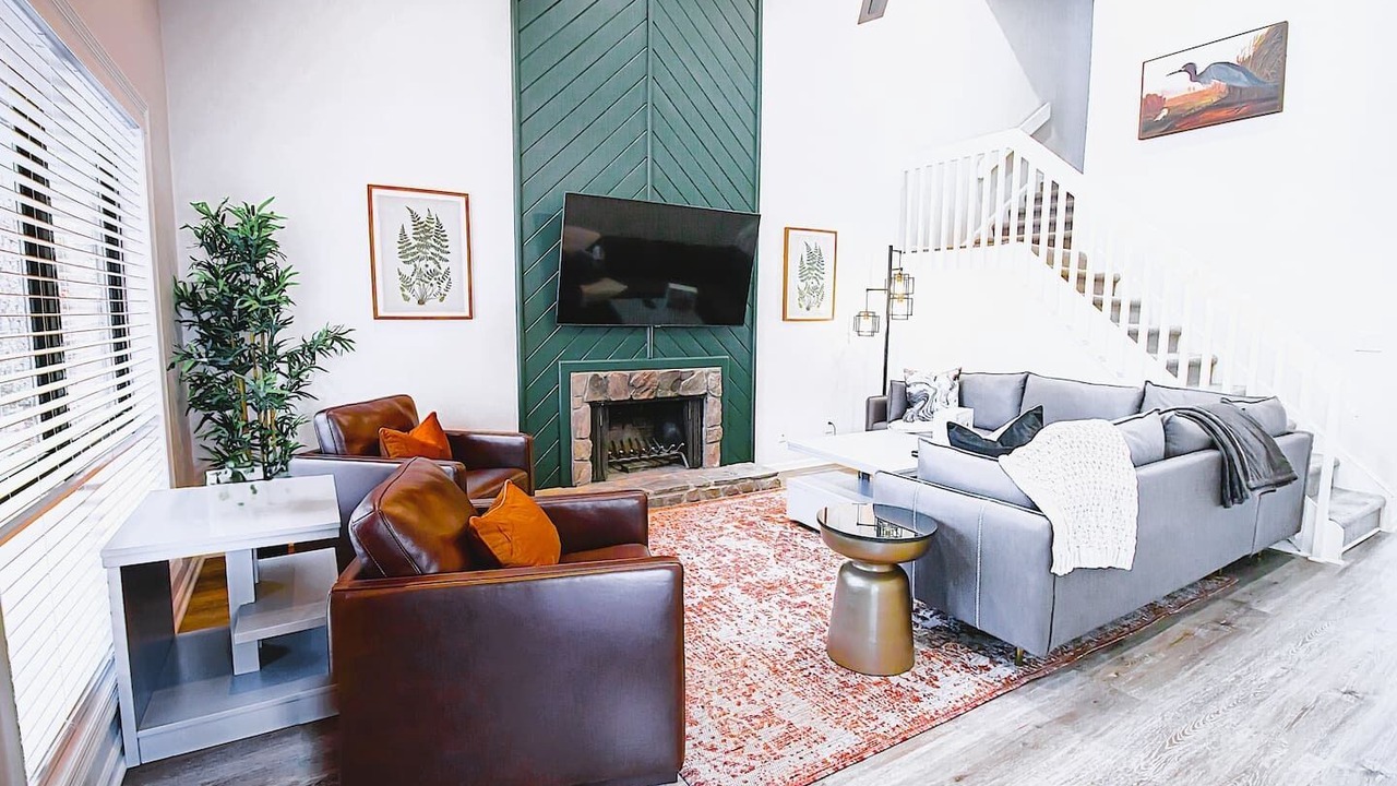 Photo of Livingroom in Sandy Springs