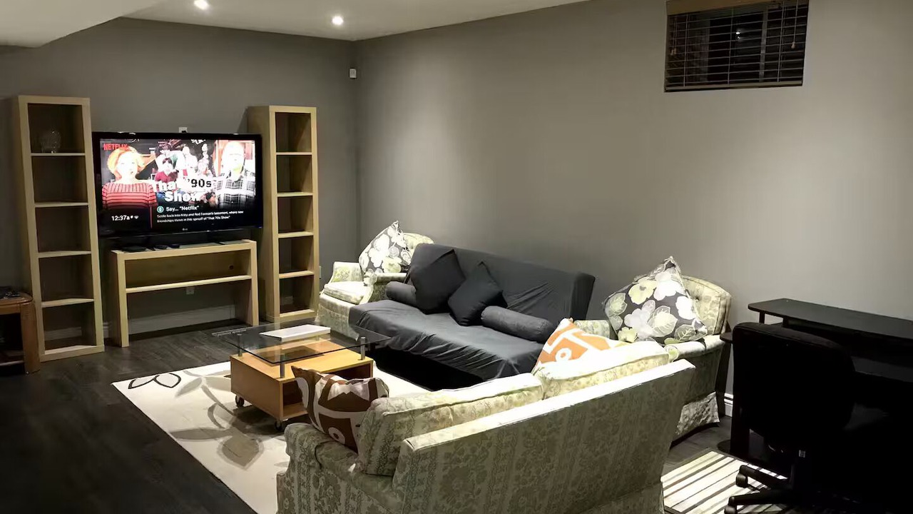 Photo of Livingroom in Thornhill