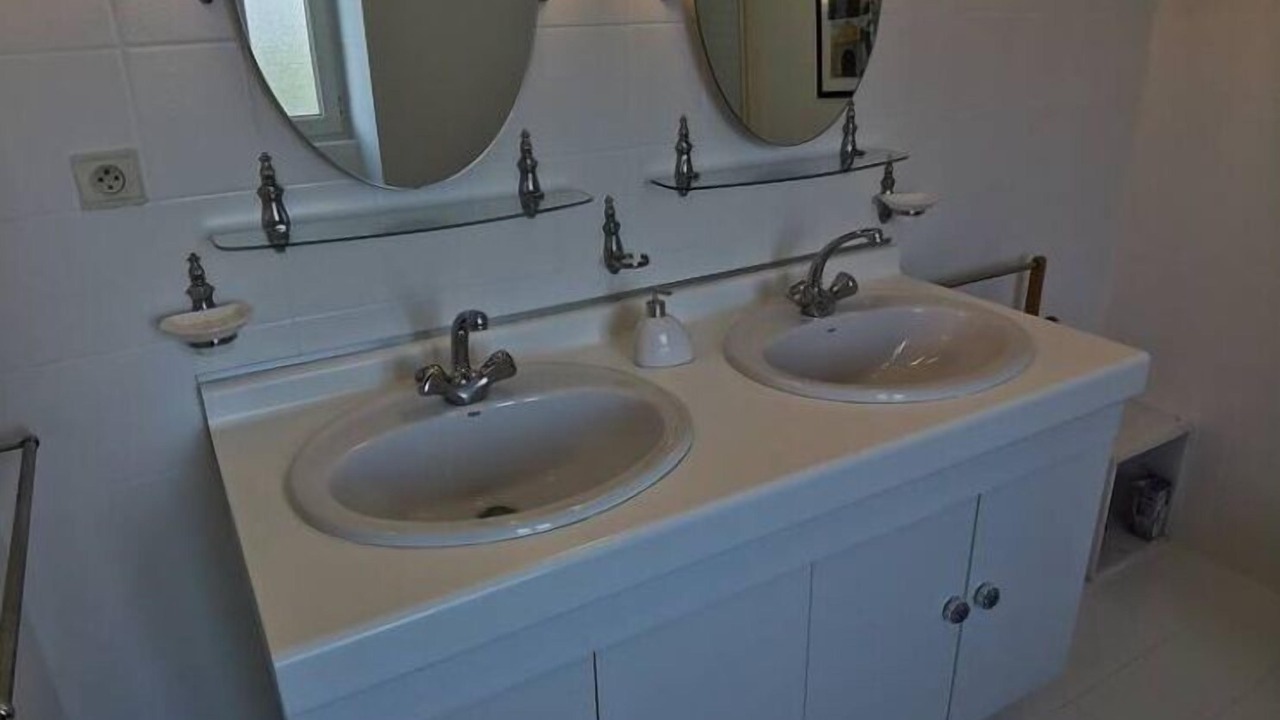 Photo of Bathroom in Lampaul-Plouarzel