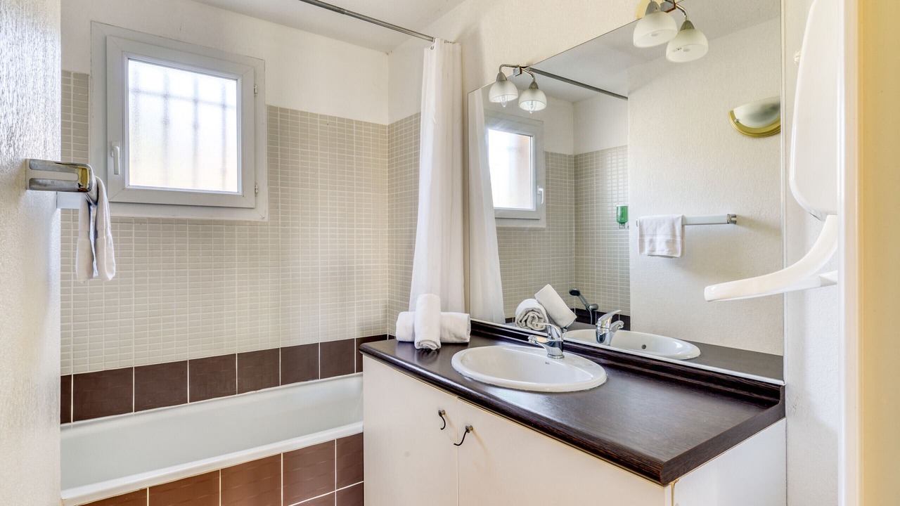 Photo of Bathroom in Homps