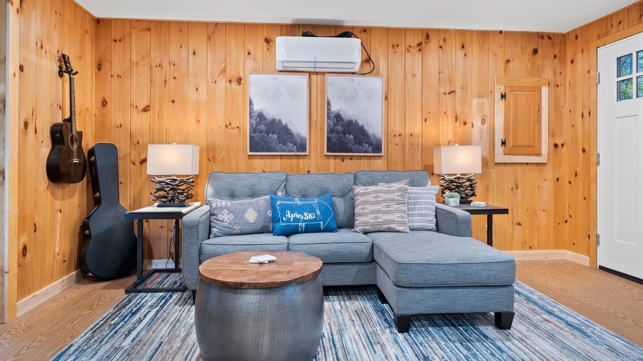 Photo of Livingroom in Meredith