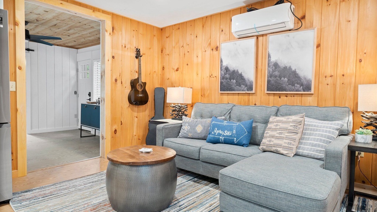 Photo of Livingroom in Meredith