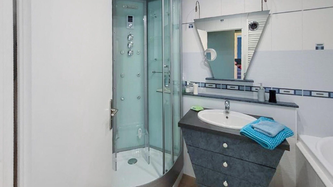 Photo of Bathroom in Dunkirk