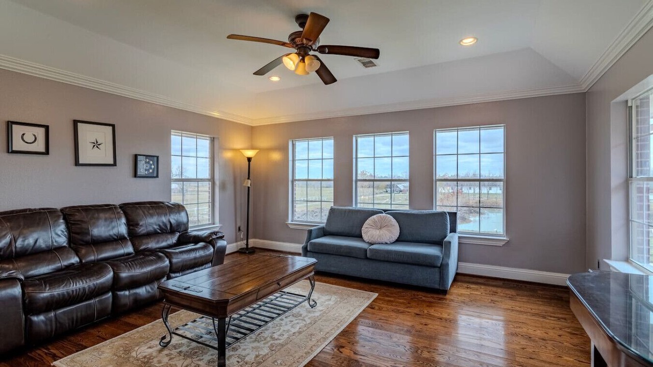 Photo of Livingroom in Iowa Colony