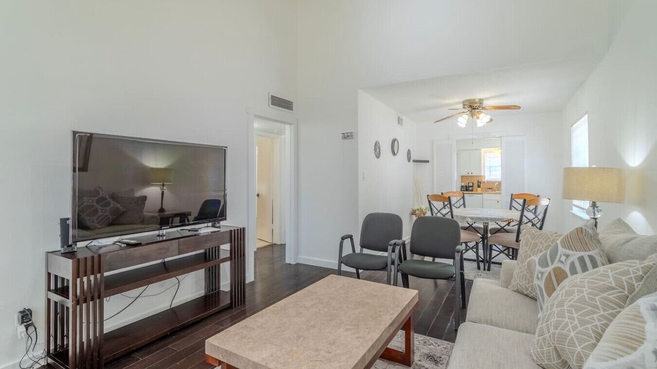 Photo of Livingroom in Memorial