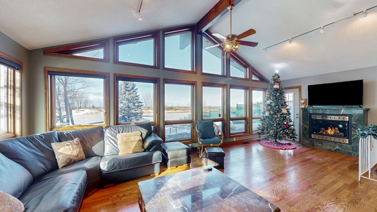 Photo of Livingroom in Wasaga Beach