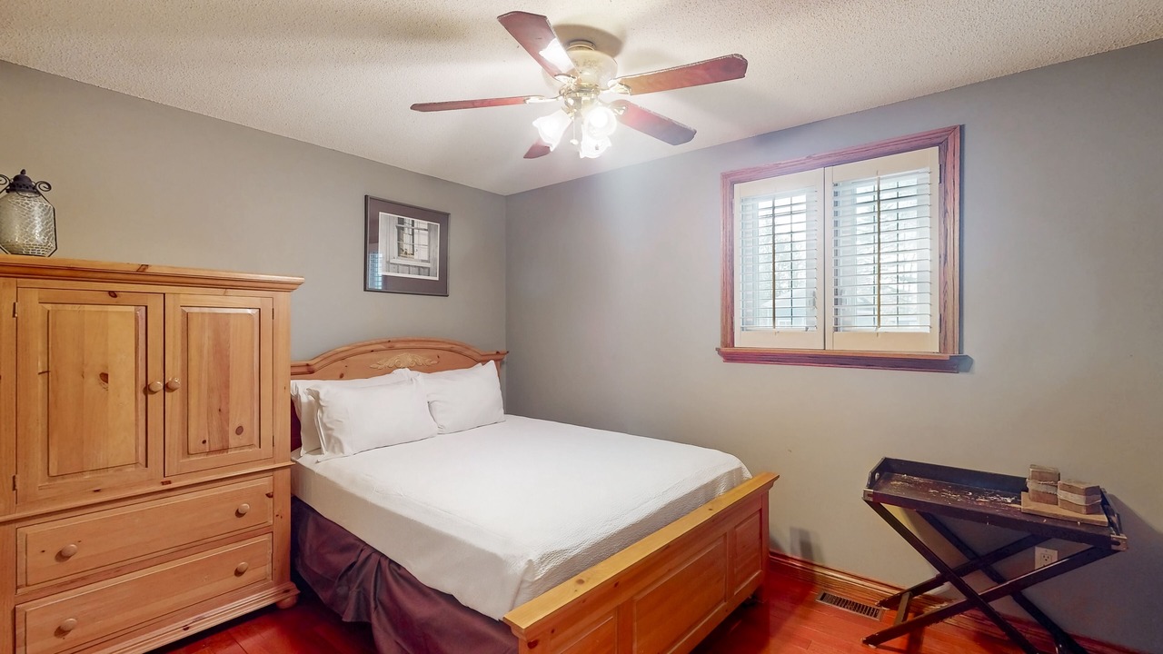 Photo of Bedroom in Wasaga Beach