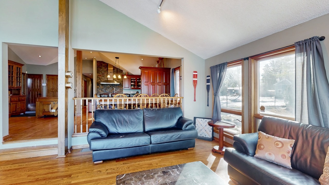 Photo of Livingroom in Wasaga Beach