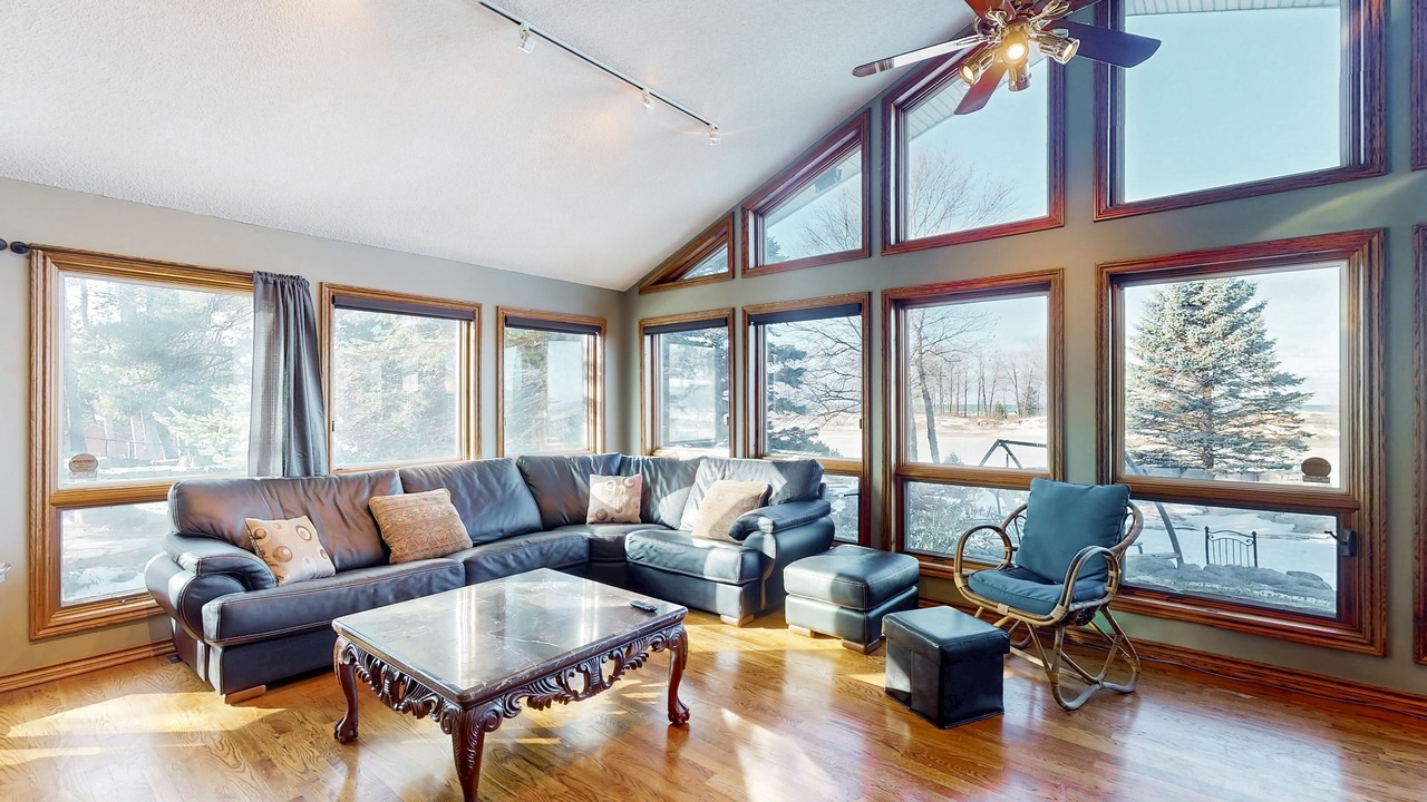 Photo of Livingroom in Wasaga Beach