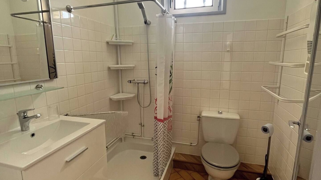 Photo of Bathroom in Le Poet-Laval