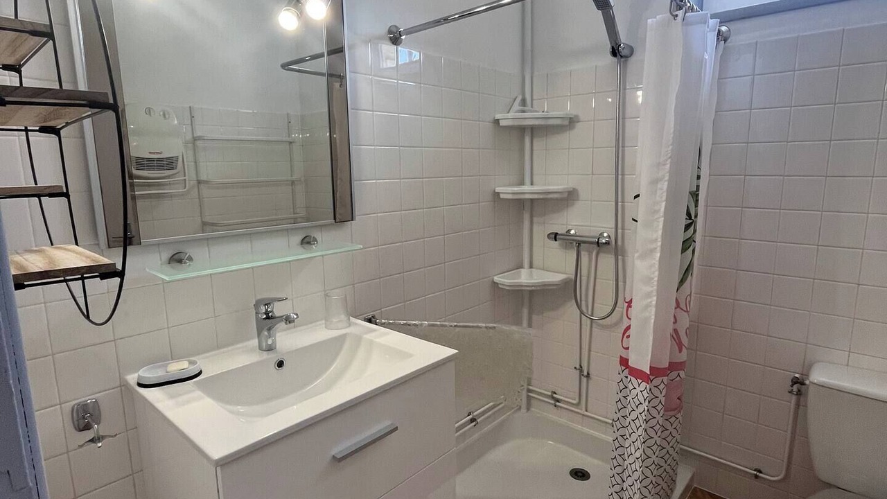 Photo of Bathroom in Le Poet-Laval