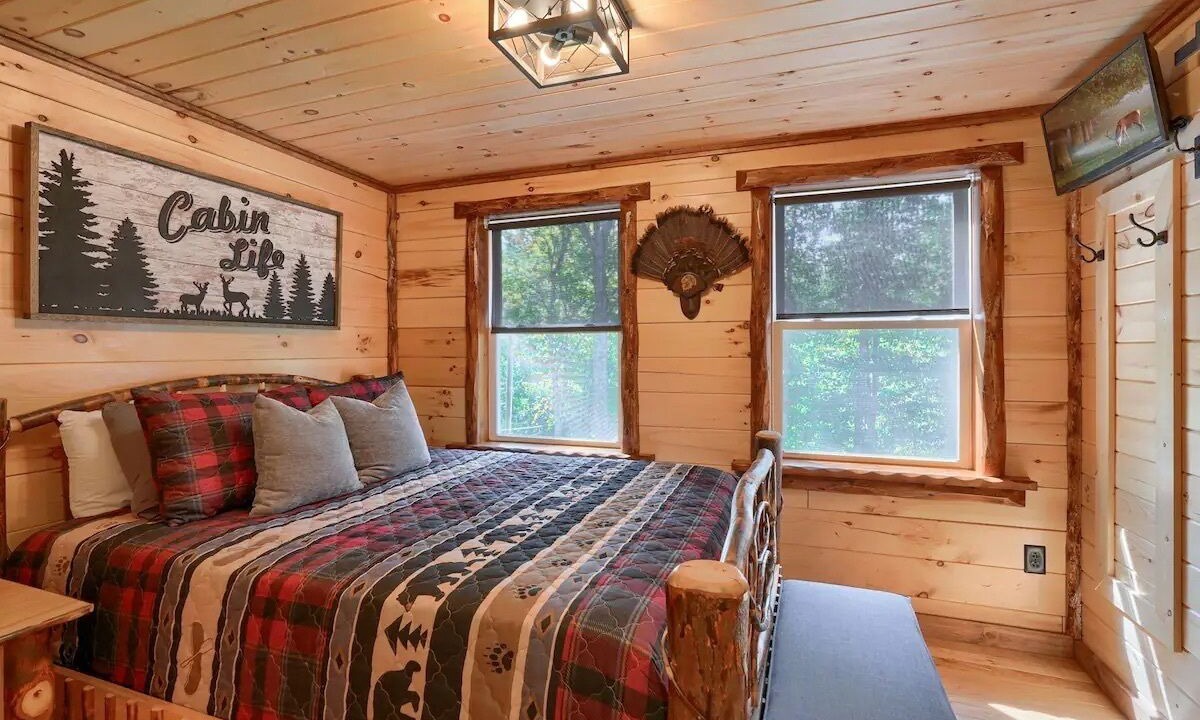 Photo of Bedroom in Nelsonville