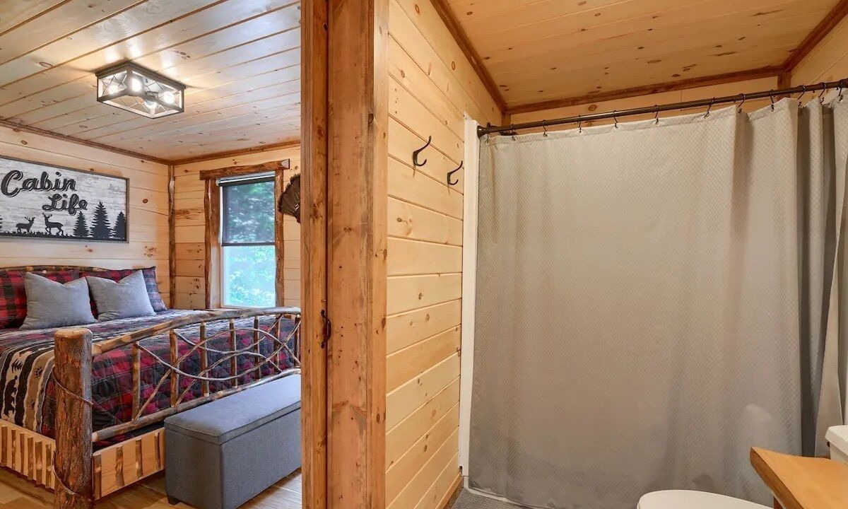 Photo of Bedroom in Nelsonville
