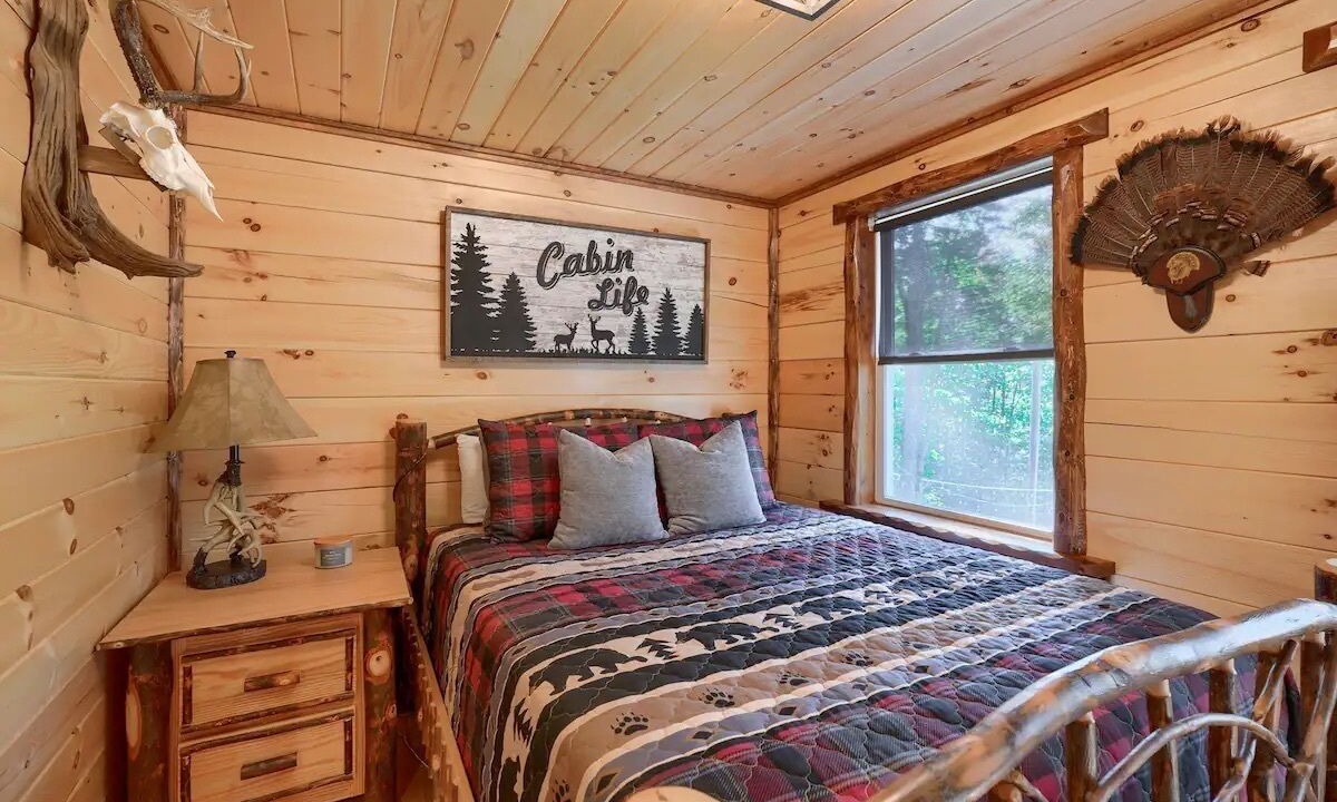 Photo of Bedroom in Nelsonville