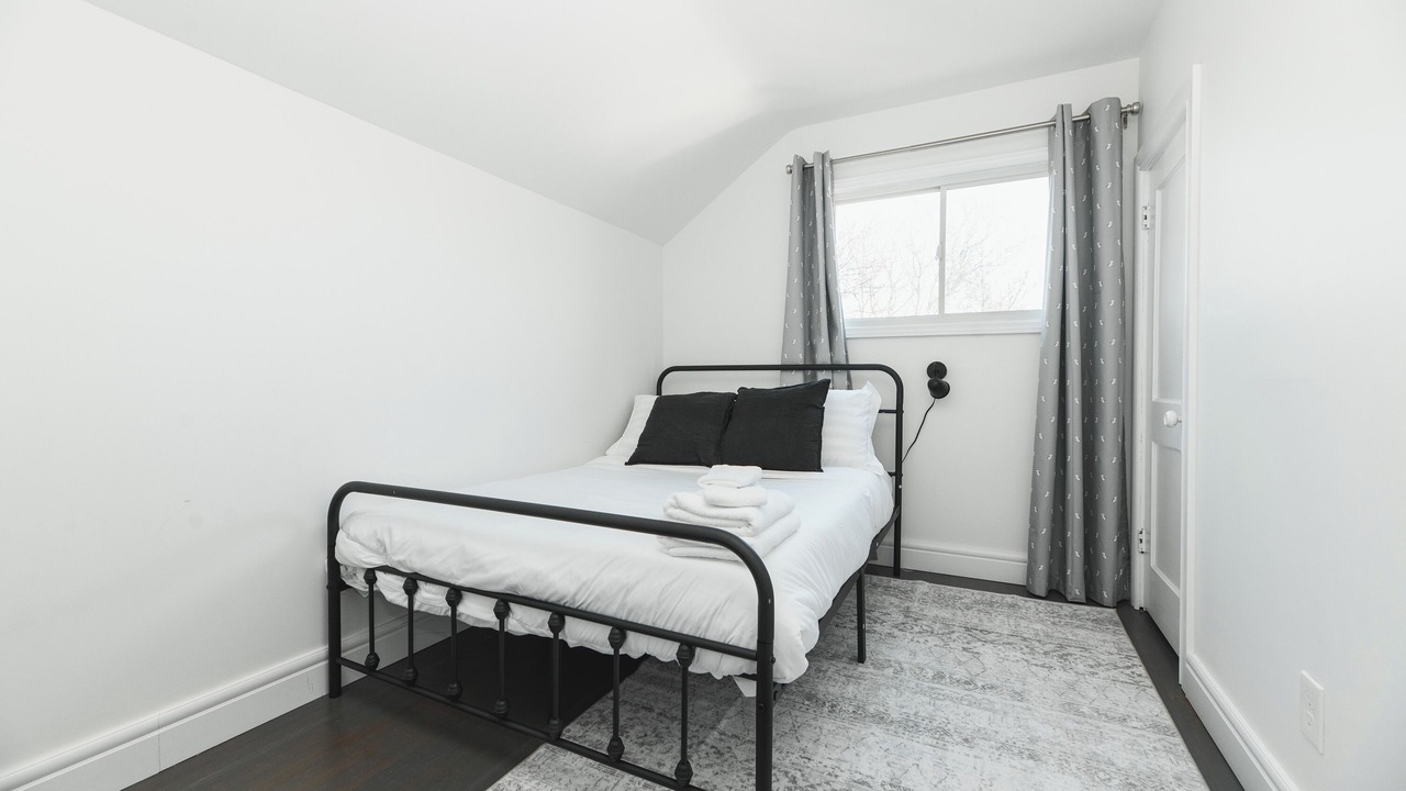 Photo of Bedroom in Sarnia
