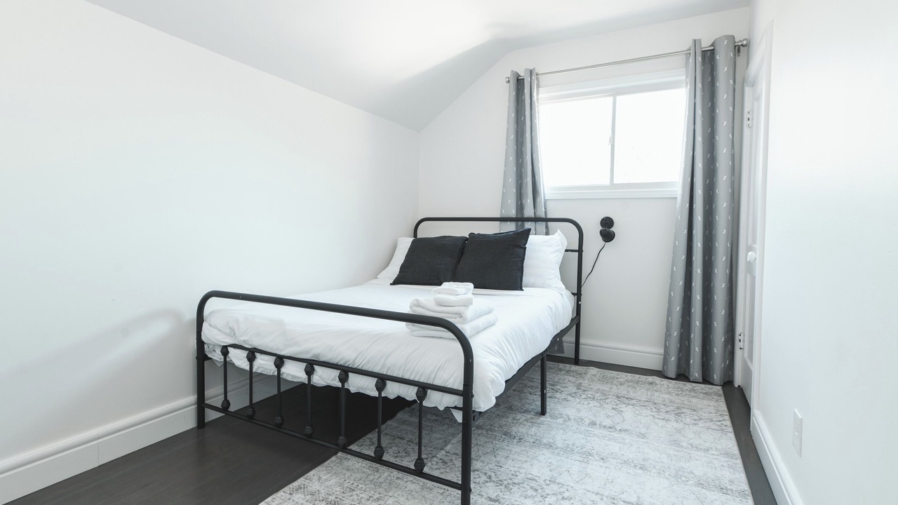 Photo of Bedroom in Sarnia