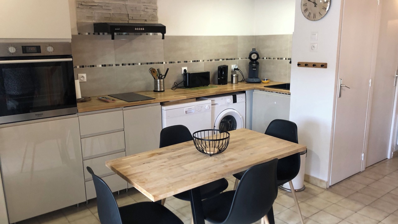 Photo of Kitchen in Saint-Martin-de-Bromes