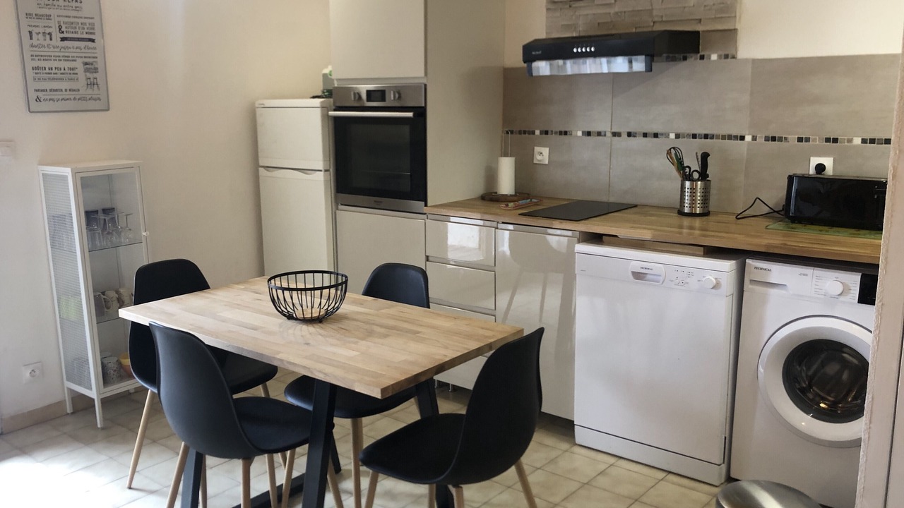 Photo of Kitchen in Saint-Martin-de-Bromes