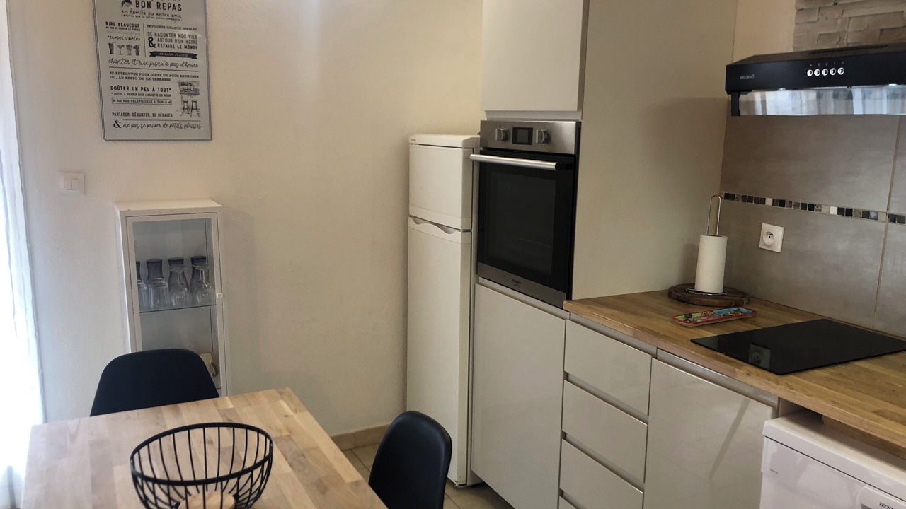 Photo of Kitchen in Saint-Martin-de-Bromes