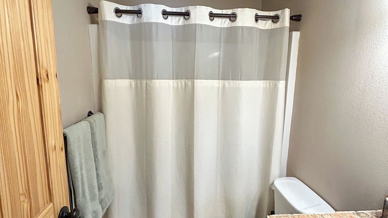 Photo of Bathroom in Lakeview