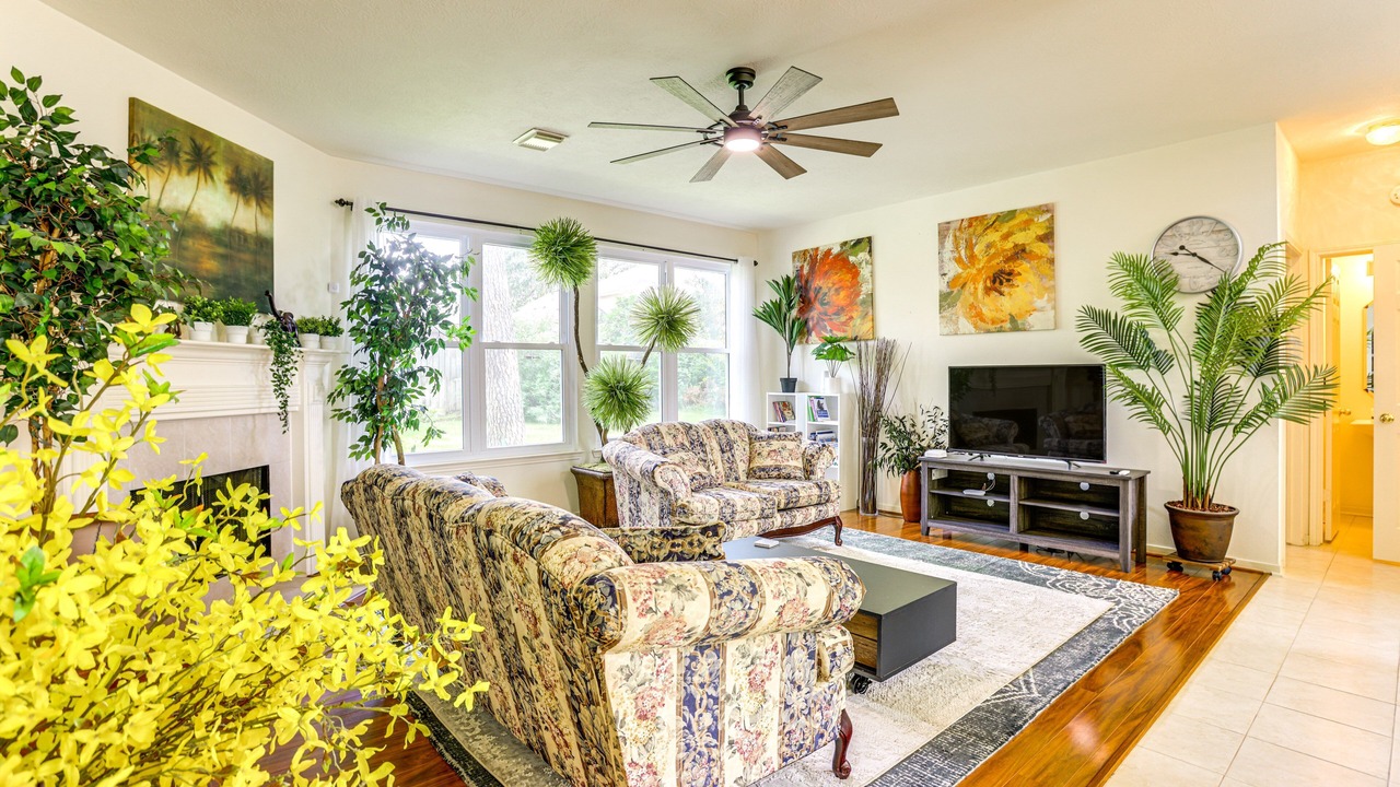 Photo of Livingroom in Spring