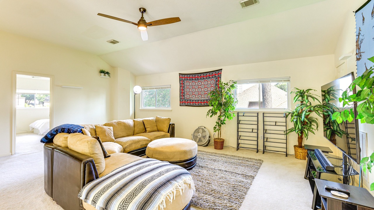 Photo of Livingroom in Spring