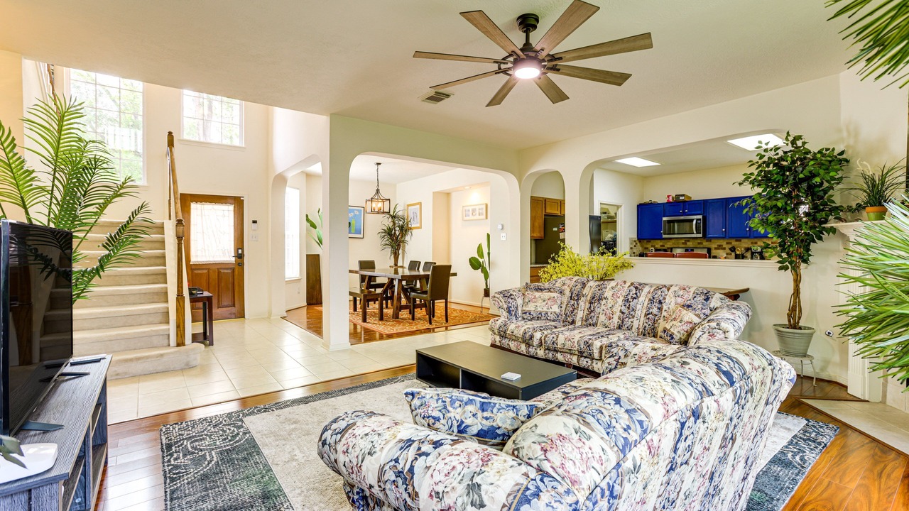 Photo of Livingroom in Spring