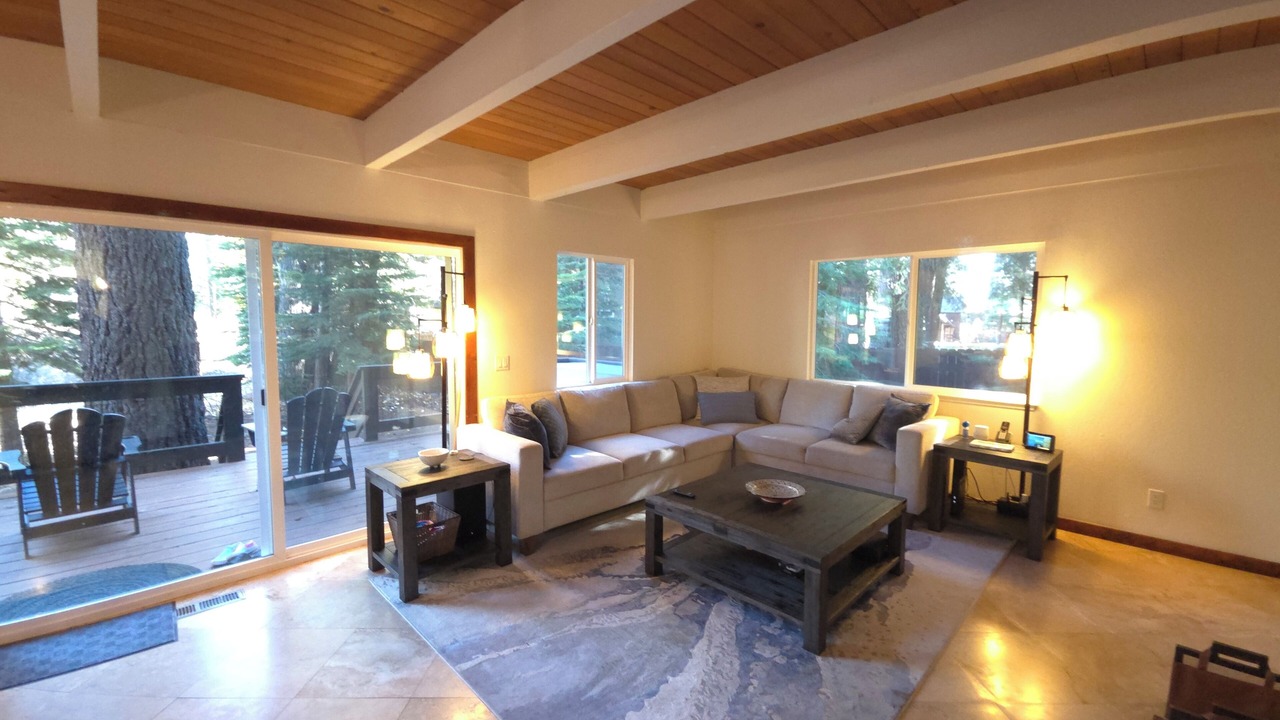 Photo of Livingroom in Tahoe Pines