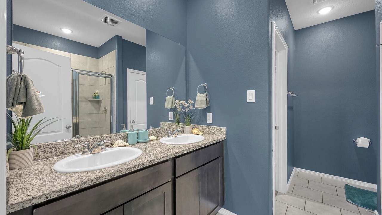 Photo of Bathroom in Porter