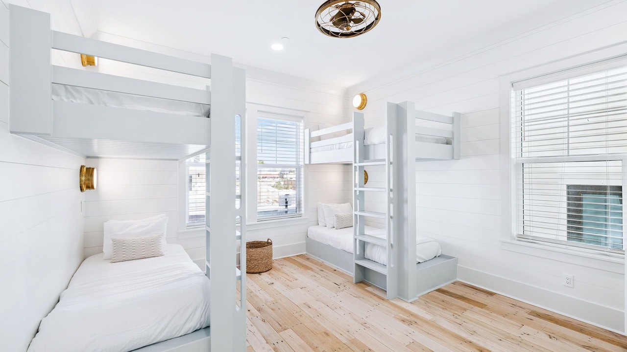 Photo of Bedroom in Biltmore Beach