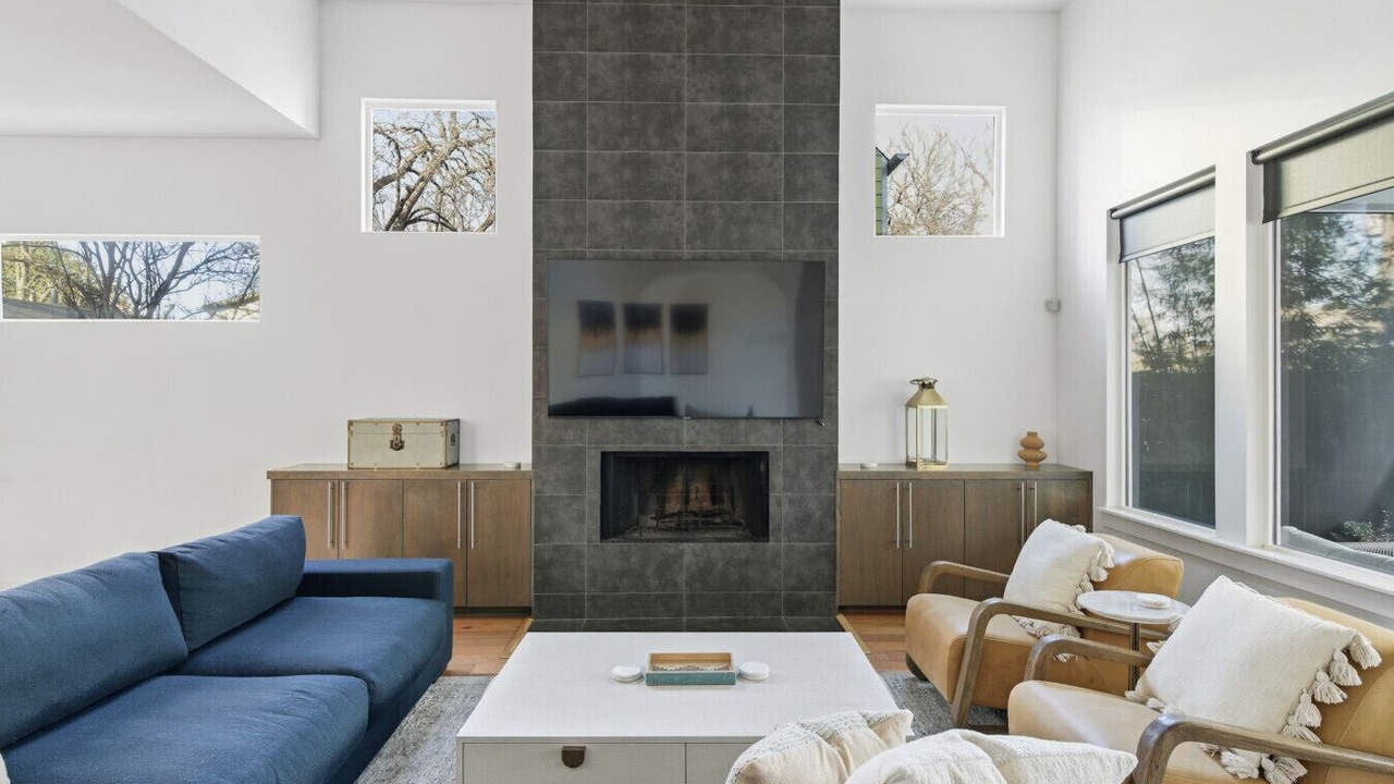 Photo of Livingroom in Greater South River City