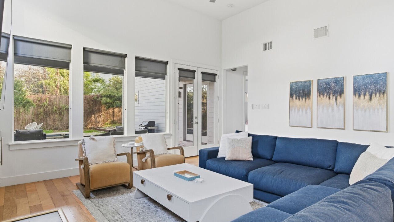 Photo of Livingroom in Greater South River City