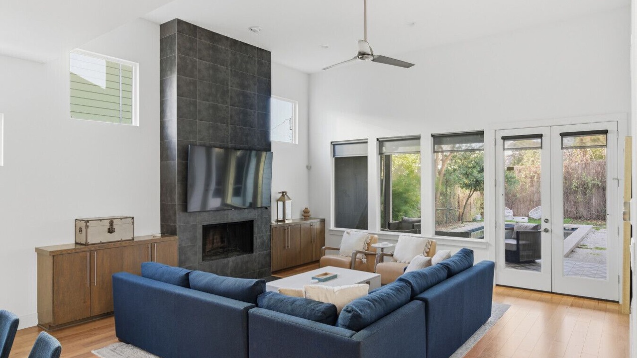 Photo of Livingroom in Greater South River City