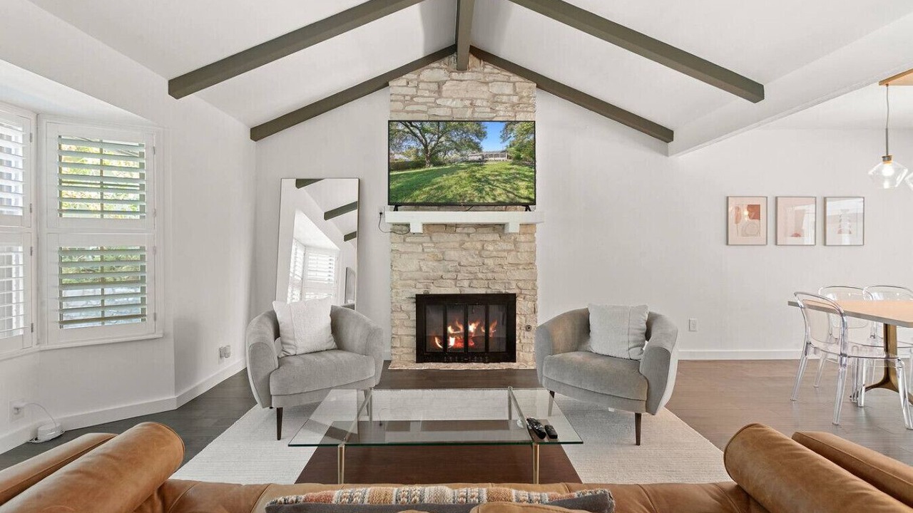 Photo of Livingroom in Greater South River City