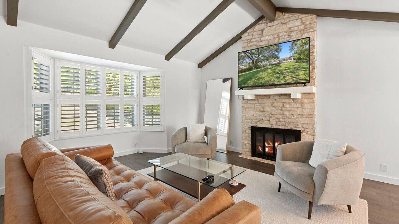 Photo of Livingroom in Greater South River City