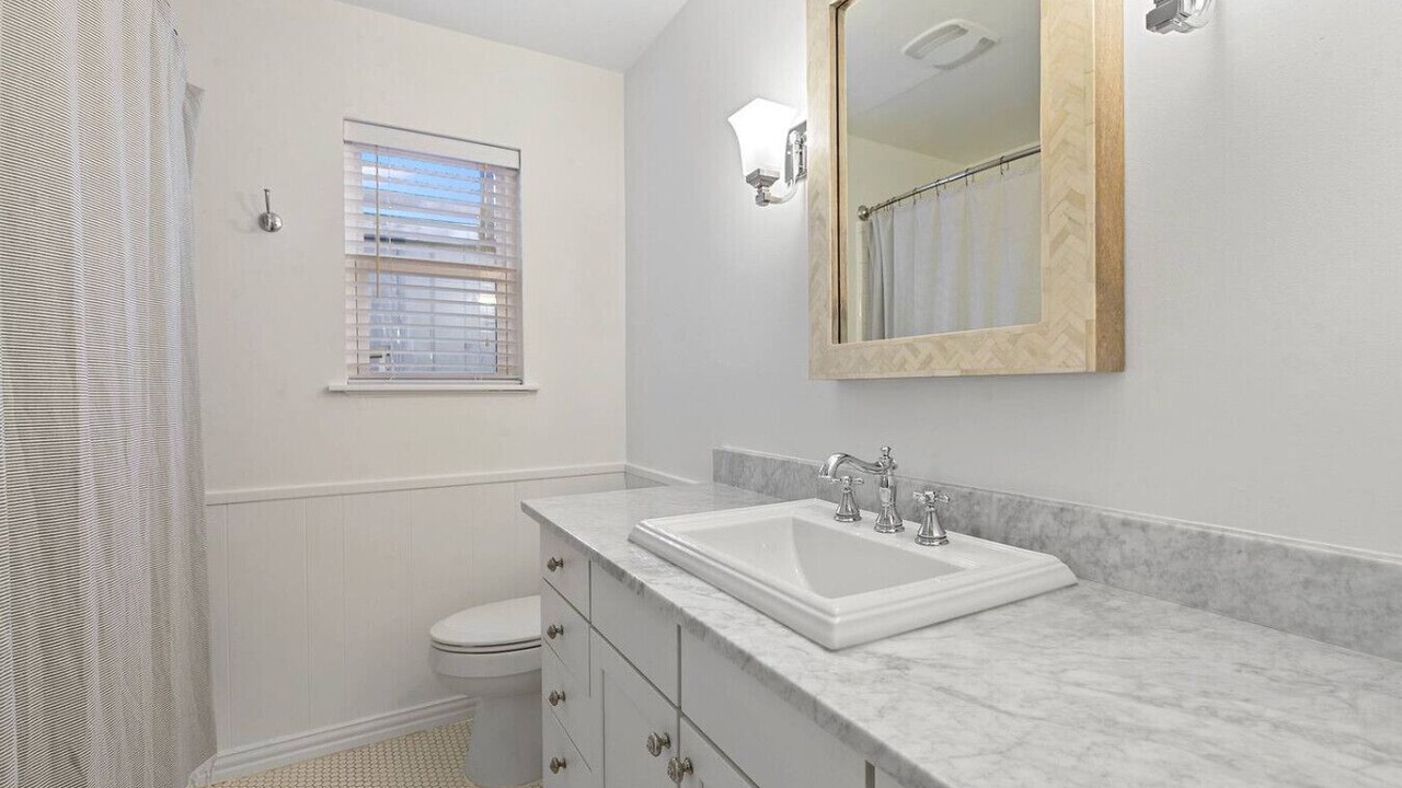 Photo of Bathroom in Greater South River City