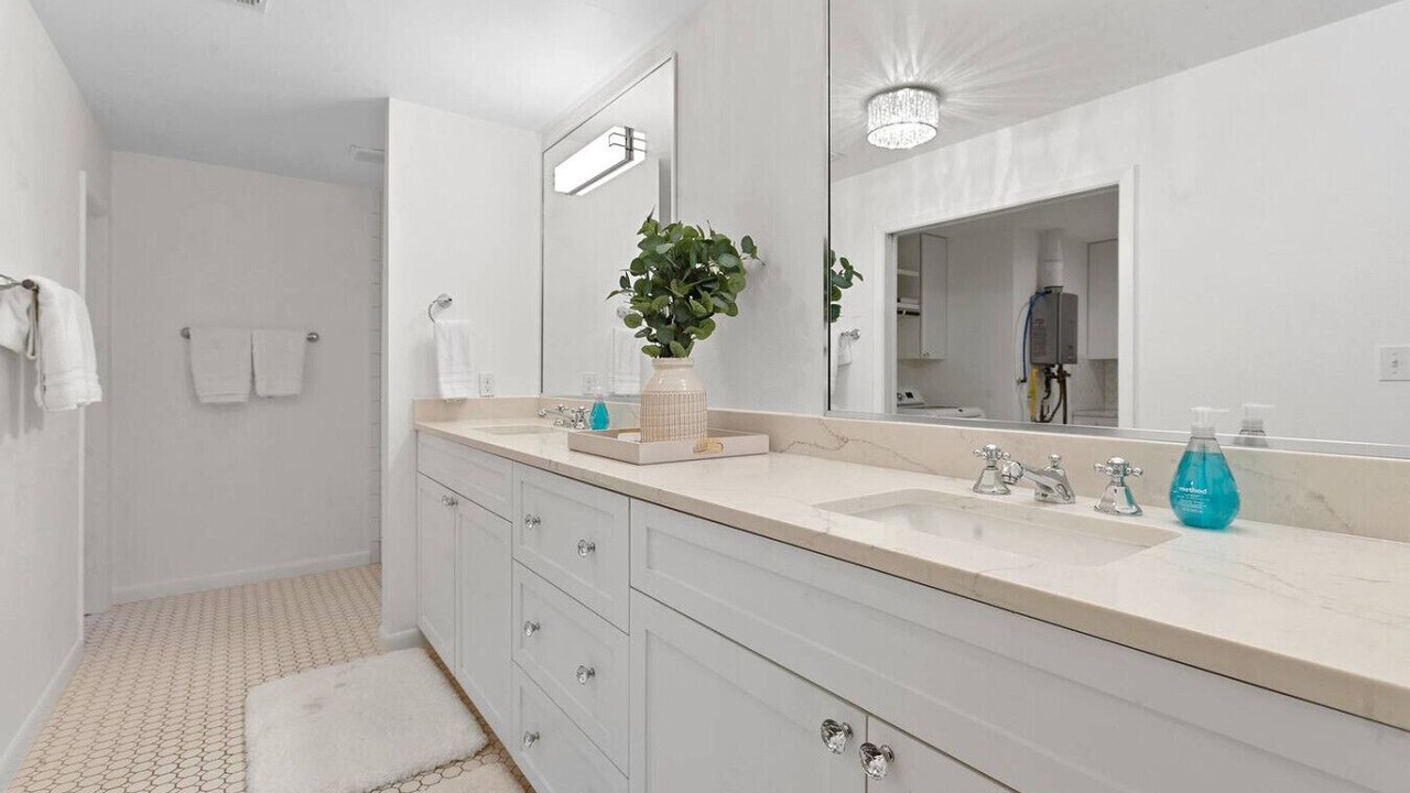 Photo of Bathroom in Greater South River City