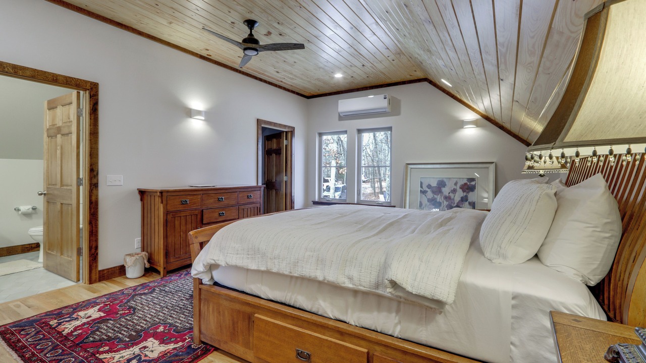 Photo of Bedroom in Eureka Springs