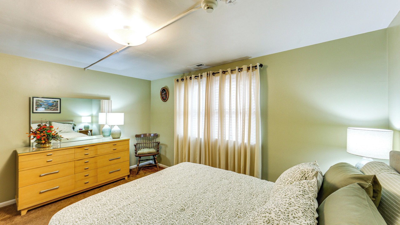 Photo of Bedroom in Elizabeth
