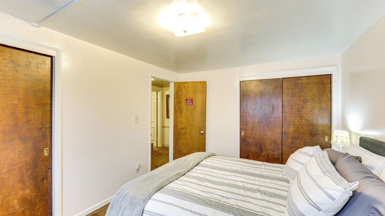 Photo of Bedroom in Elizabeth