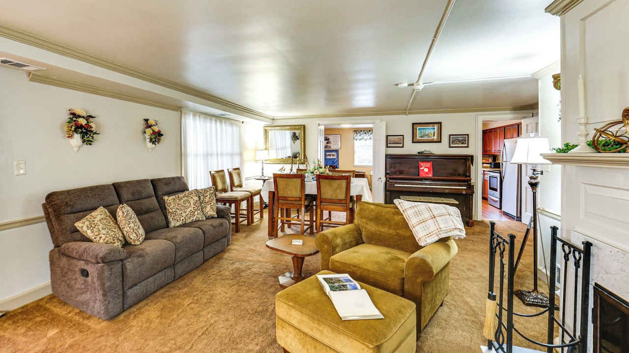 Photo of Livingroom in Elizabeth